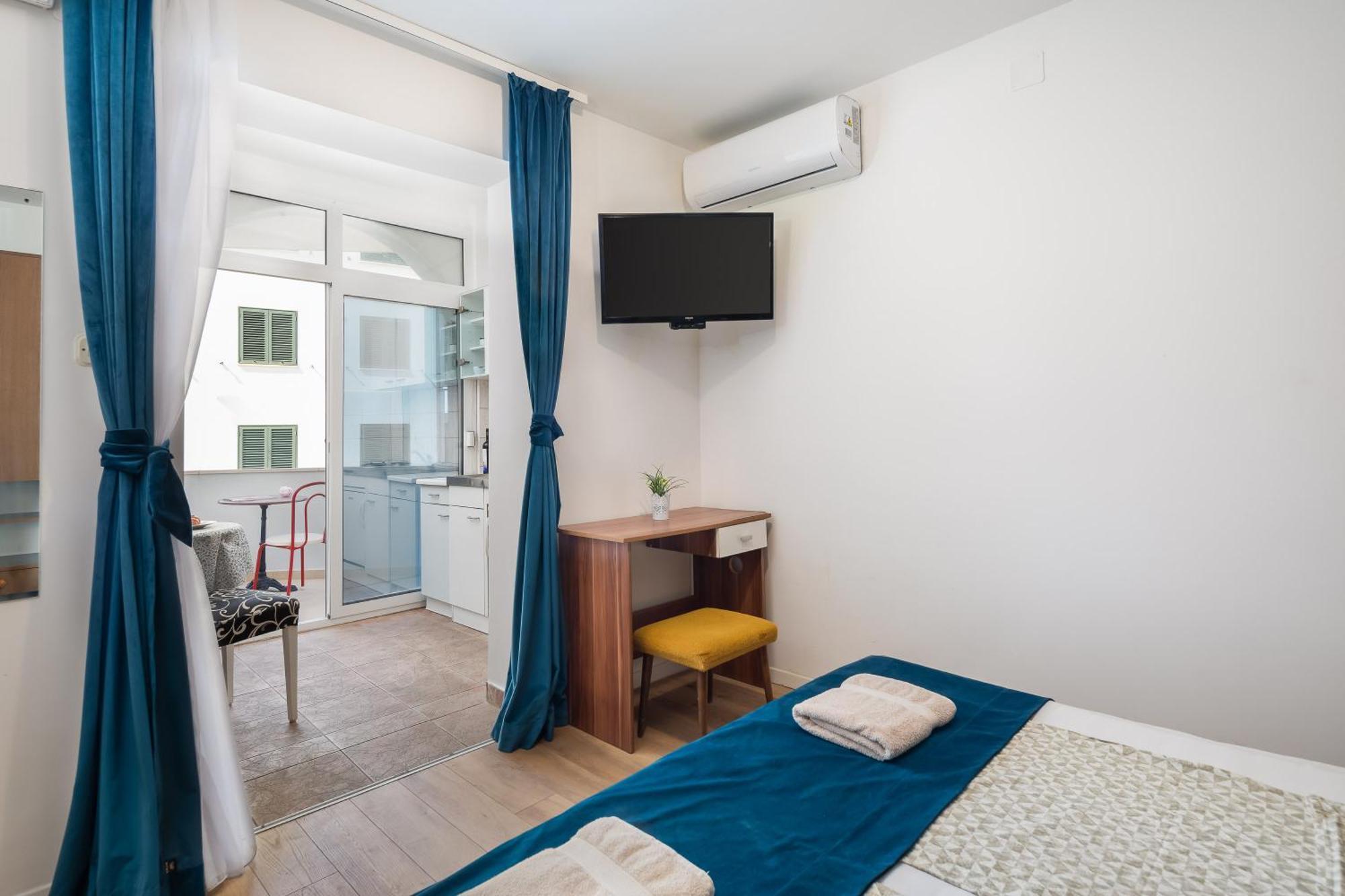 Apartments Near Central Beach With Free Parking Makarska Quarto foto