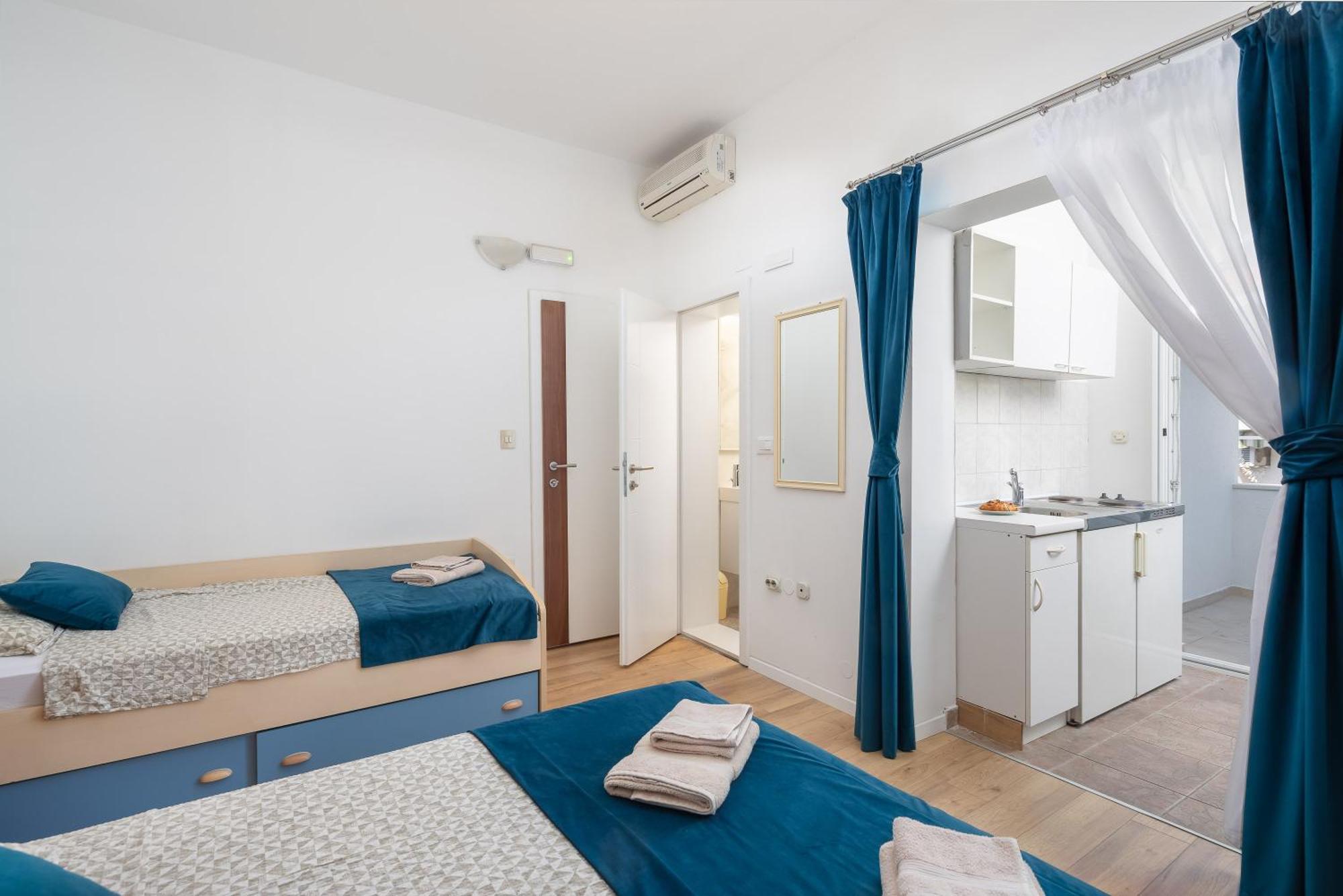 Apartments Near Central Beach With Free Parking Makarska Quarto foto