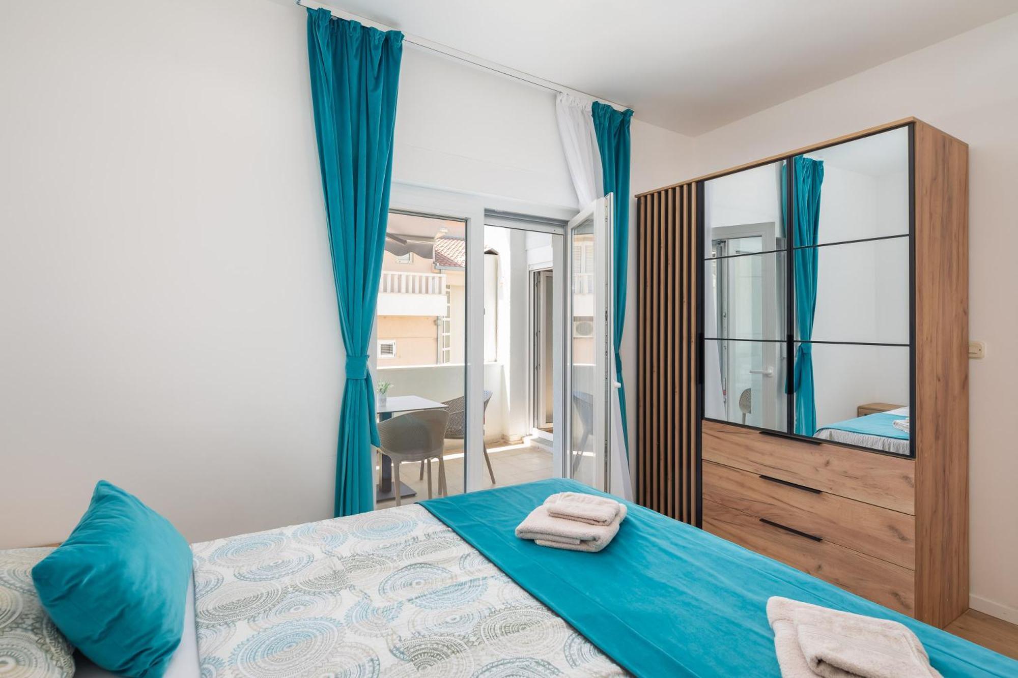 Apartments Near Central Beach With Free Parking Makarska Exterior foto