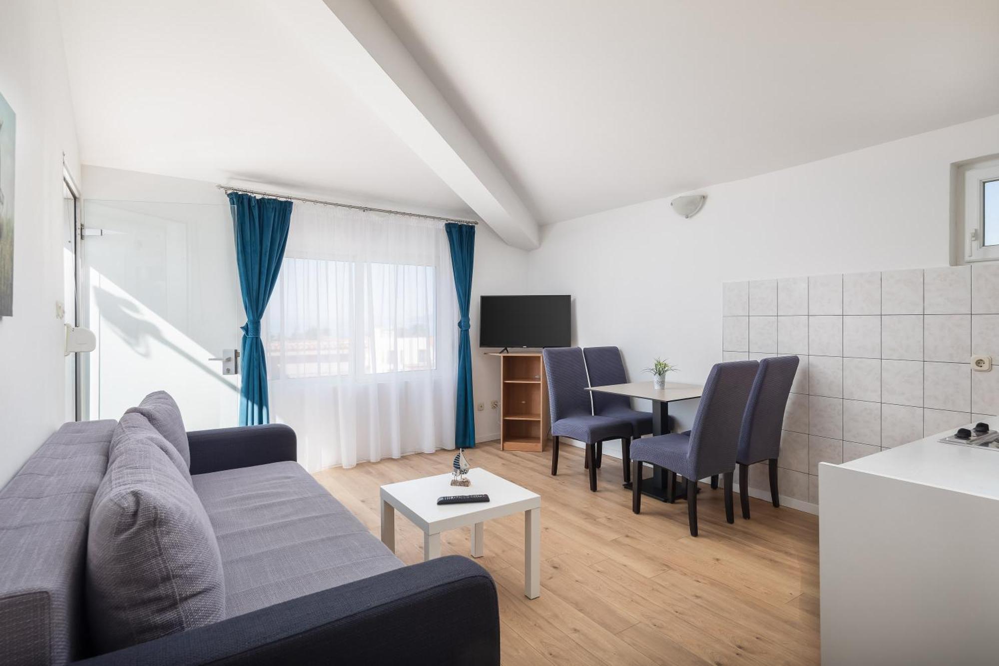 Apartments Near Central Beach With Free Parking Makarska Quarto foto