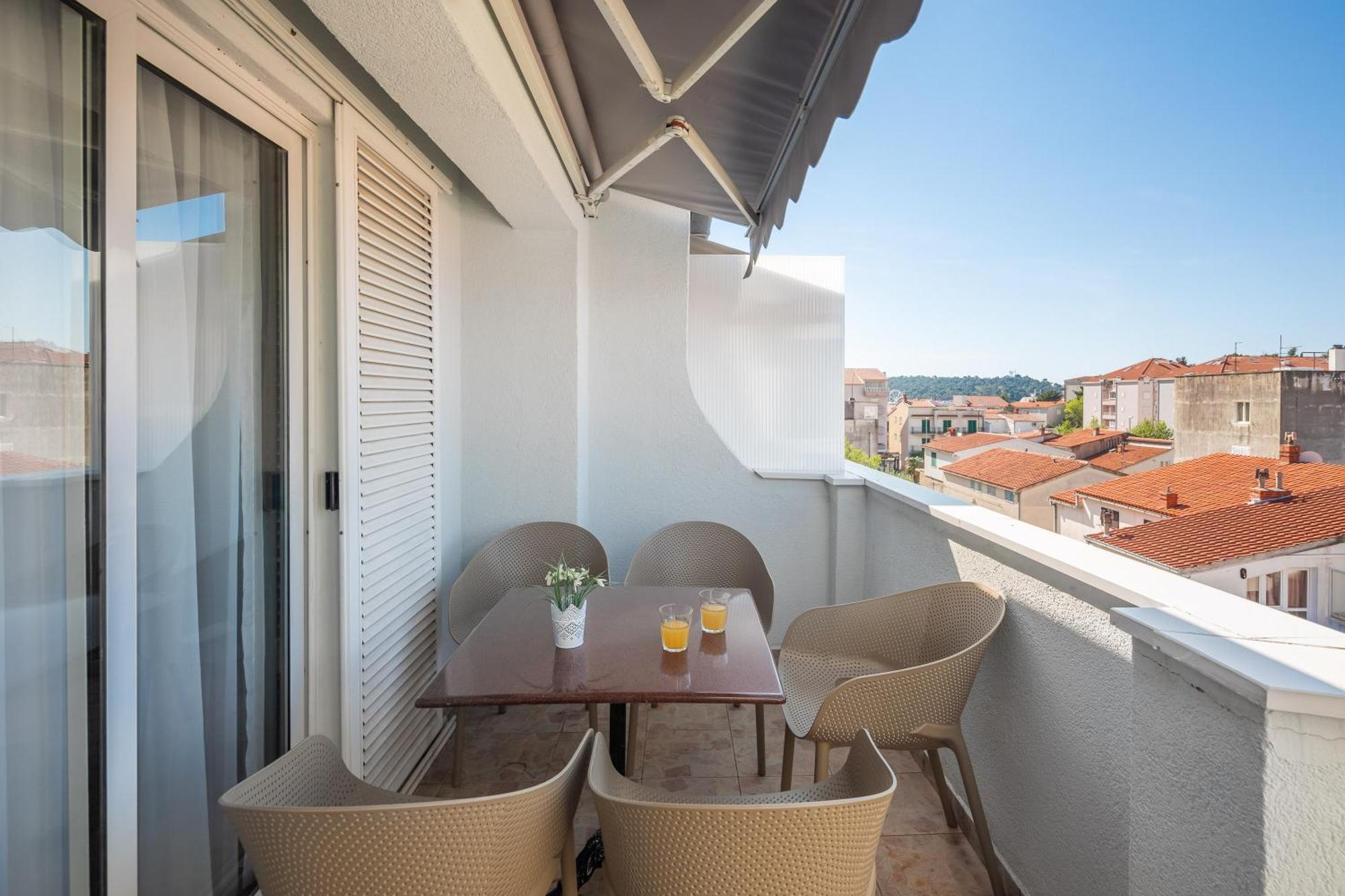 Apartments Near Central Beach With Free Parking Makarska Exterior foto